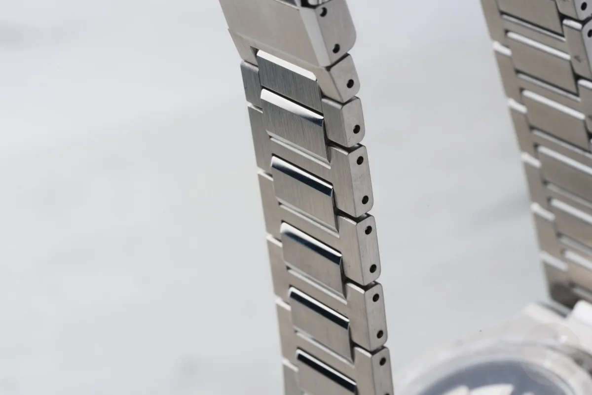 Comparison of Citizen Series 8 880 GMT and microbrand GMT watches