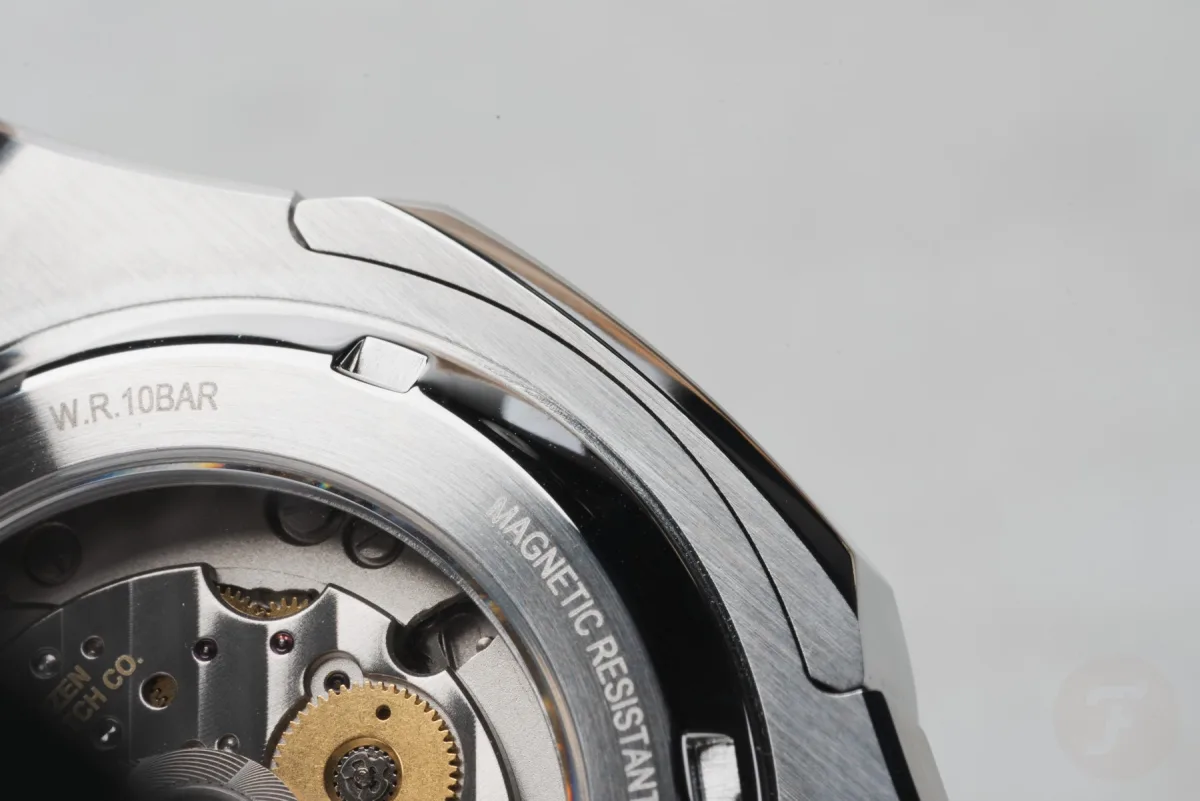 Crown of Citizen Series 8 880 GMT showing push-pull functionality