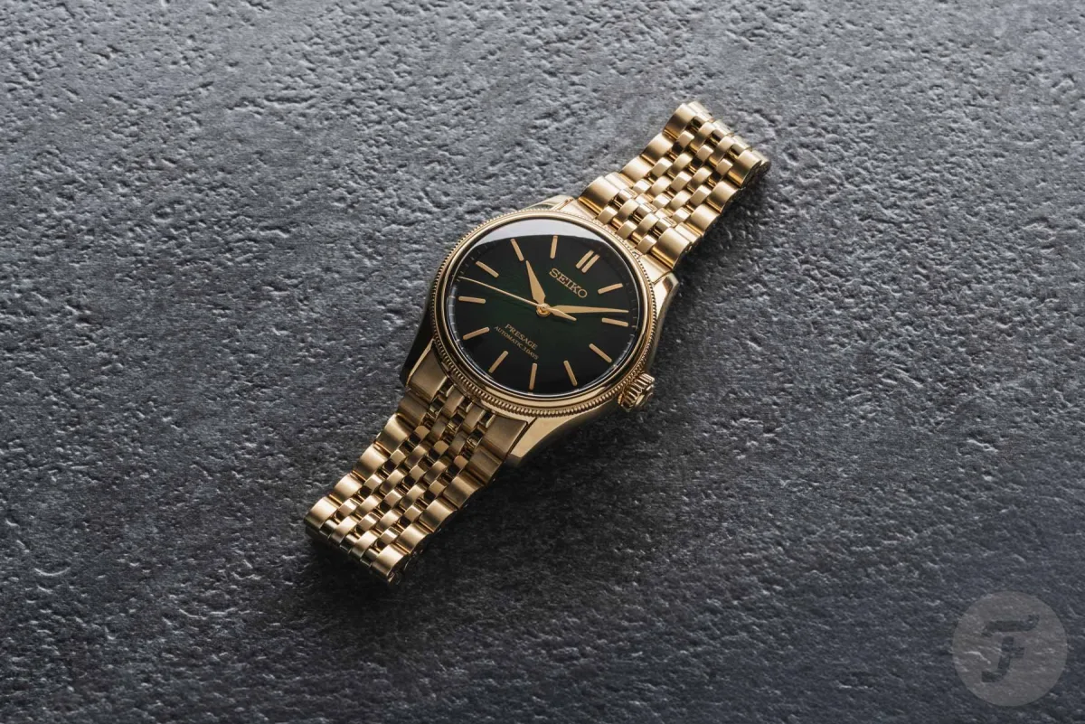 Close-up of Seiko Presage HCC009J1 green bonsai dial