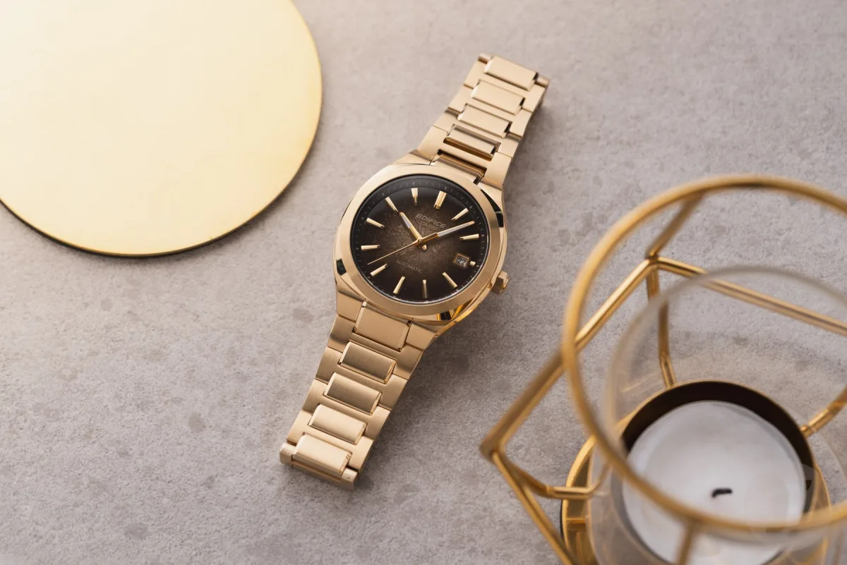 Casio Edifice EFK-200 watch versions display