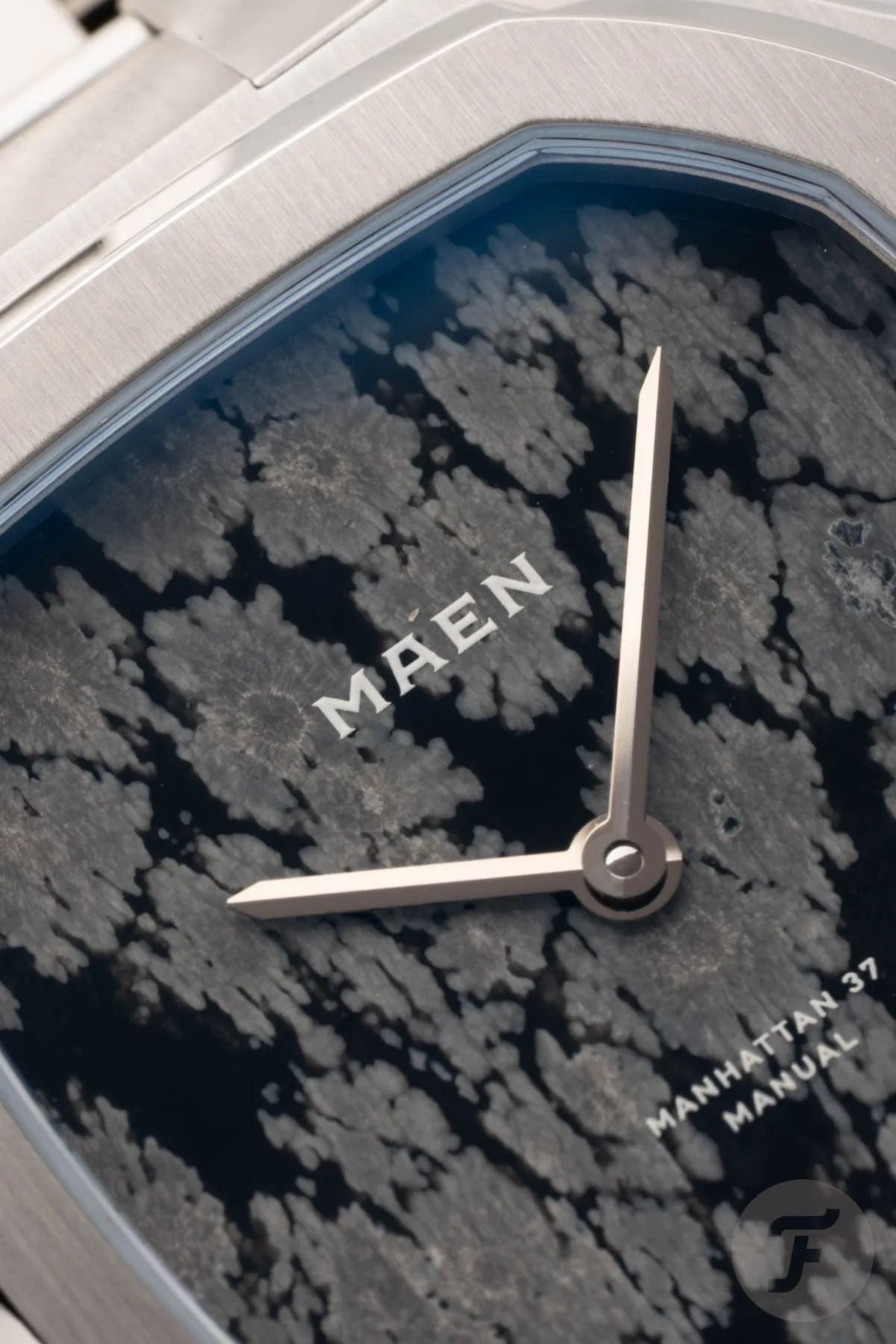 Maen Manhattan Ultra-Thin with Côtes de Genève dial