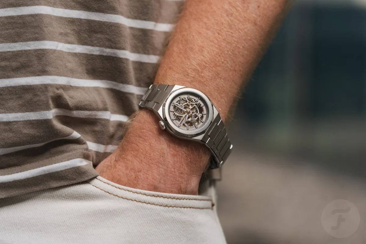 Sapphire crystal showing watch mechanism
