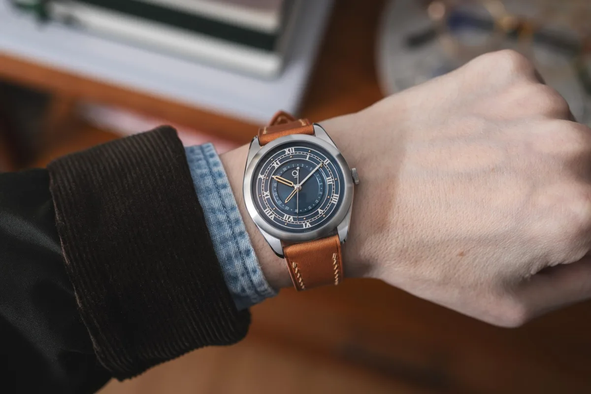 Decorated movement rotor with OraOrea logo