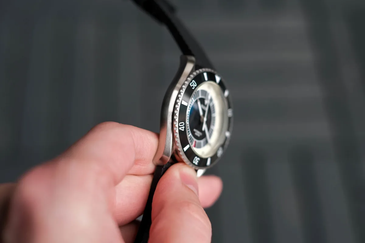 Vaer D5 Tropic watch glowing in the dark