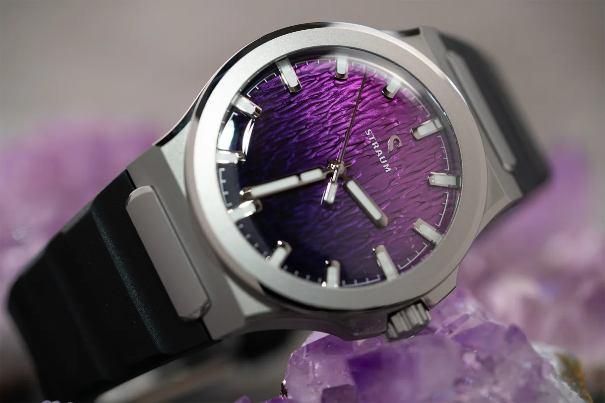 Straum Jan Mayen watch dial with purple gradient
