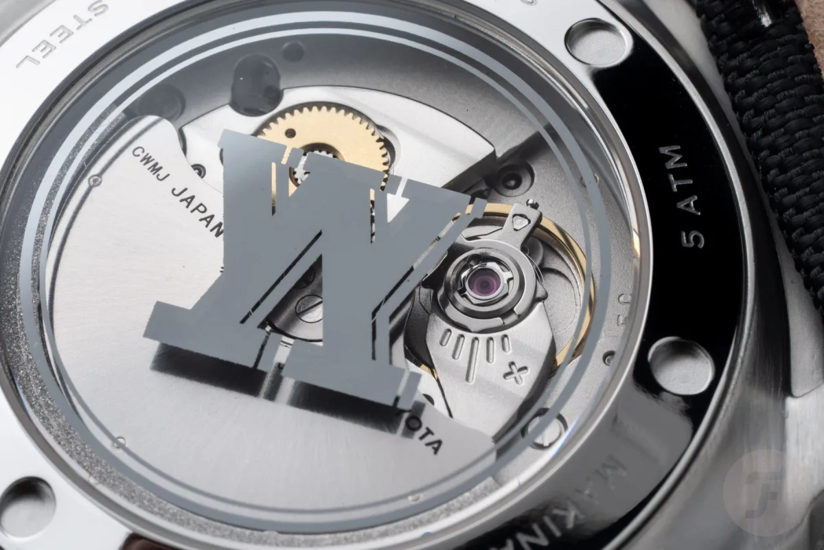 Close-up of Makina Uriel_VII dial indicators