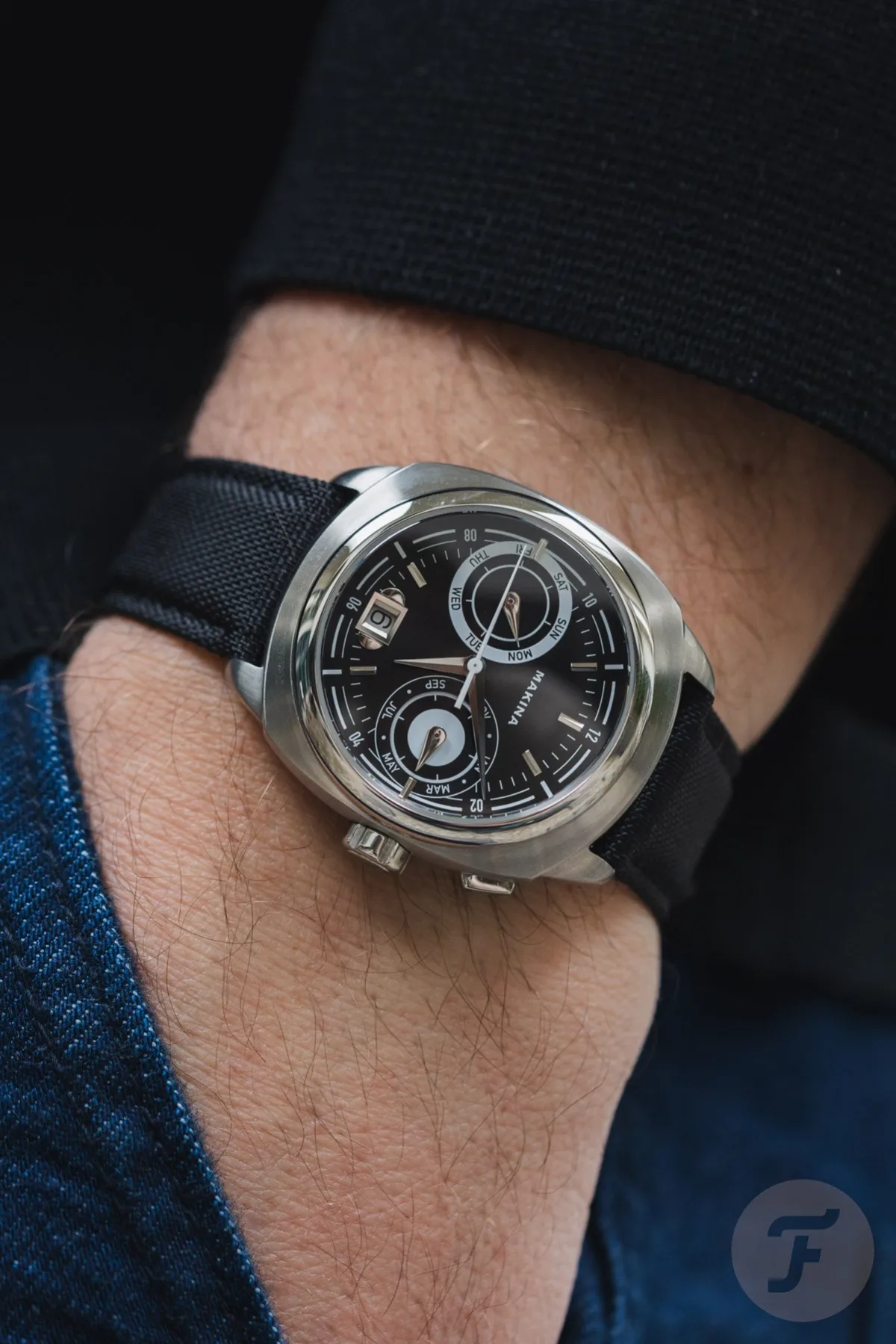 Makina Uriel_VII crown and button detail