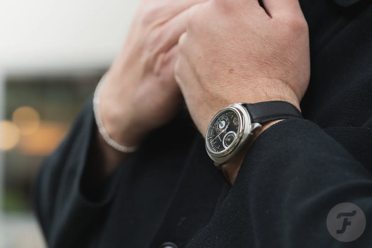 Makina Uriel_VII with black textile strap